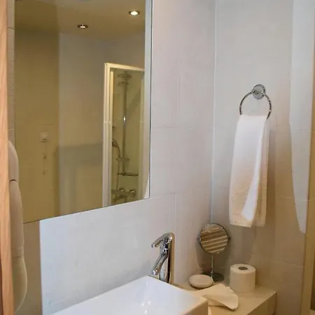 The Hotel Borowez